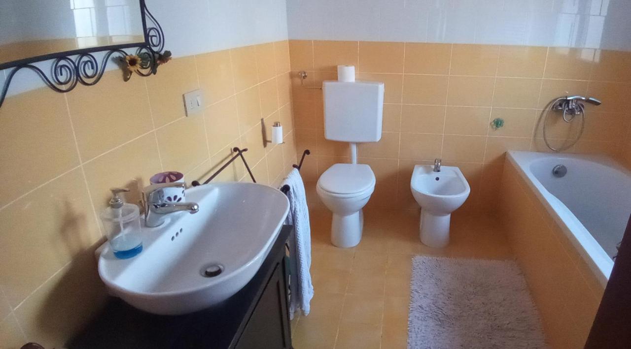 فيلا Locazione Mimosa Con Giardino Ostellato المظهر الخارجي الصورة